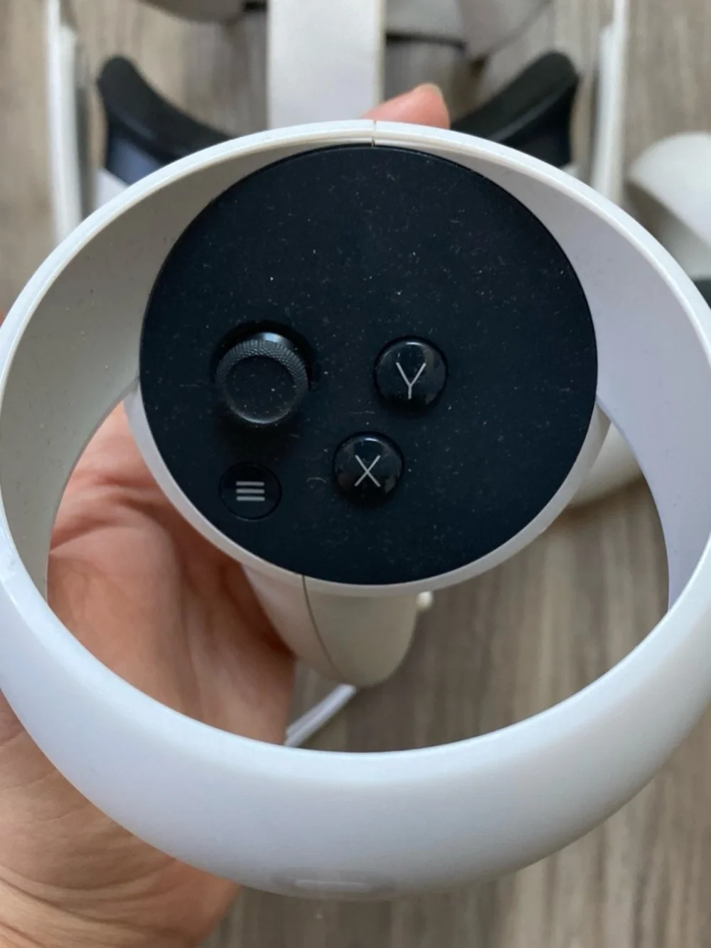 Quest 2 White VR Headset with White Touch Controllers